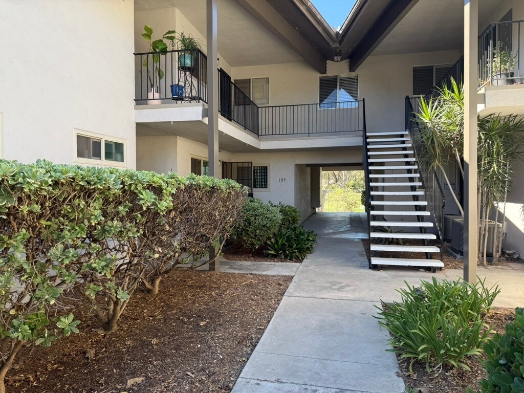 Building Photo - 4095 Bonita Rd
