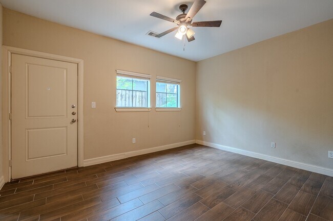 Building Photo - 5213 Eigel St