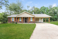 Building Photo - Cozy Three Bedroom with Carport