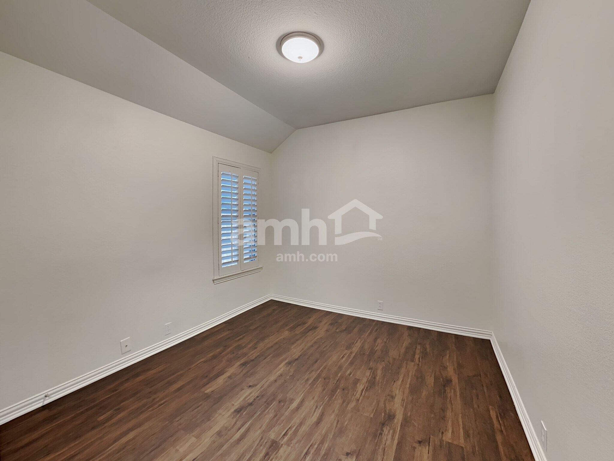 Building Photo - 105 Broken Arrow St