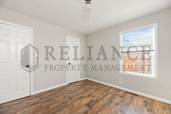 Building Photo - 1017 N Pershing St