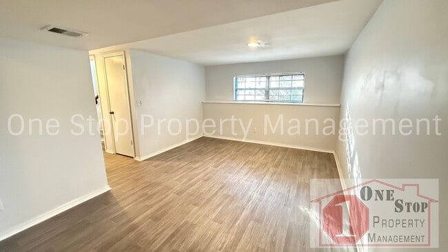 Building Photo - Charming 3-bedroom, 2-bathroom home in Blue Springs