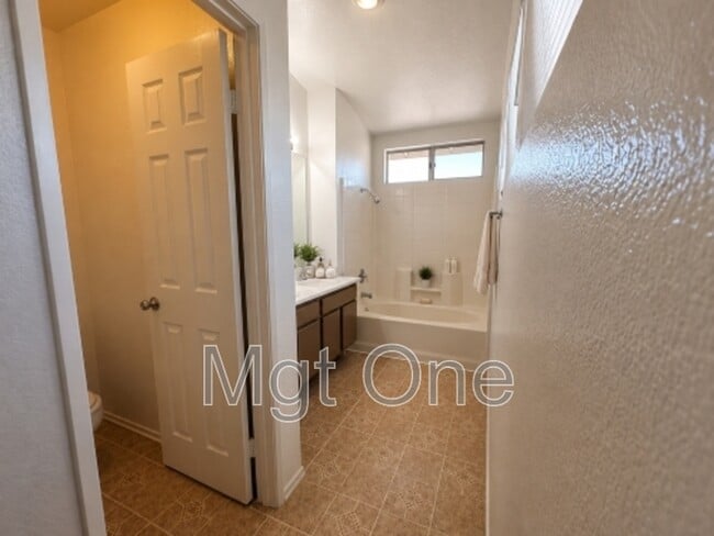 Building Photo - 1240 Lilac Ridge Dr