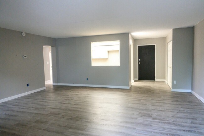 Building Photo - 2 Bed, 2 Bath Apt Close to PSU Campus