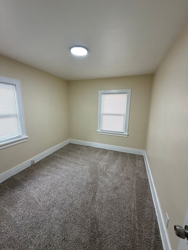 Building Photo - 2 Bed / 1 Bath House for Rent — Lansing, MI