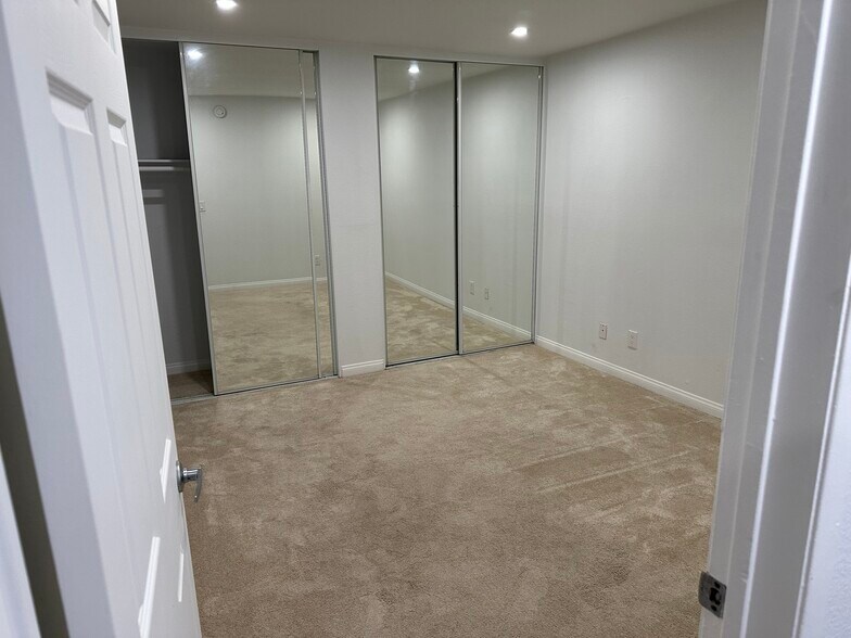 Guest bed - 5515 Canoga Ave