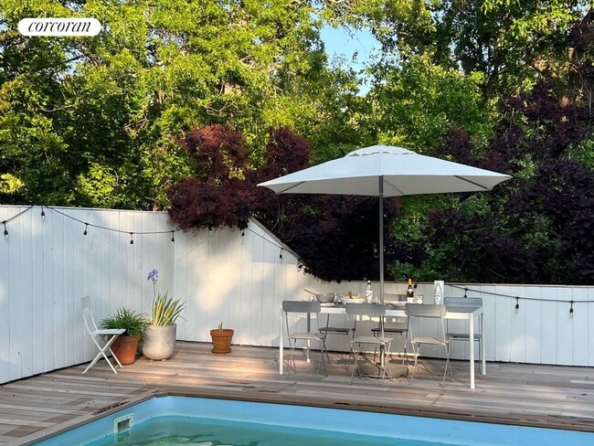 Building Photo - 115 Runnymede Dr