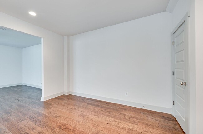 Building Photo - Beautiful 3BE/2.5BA by Invent Communities/...