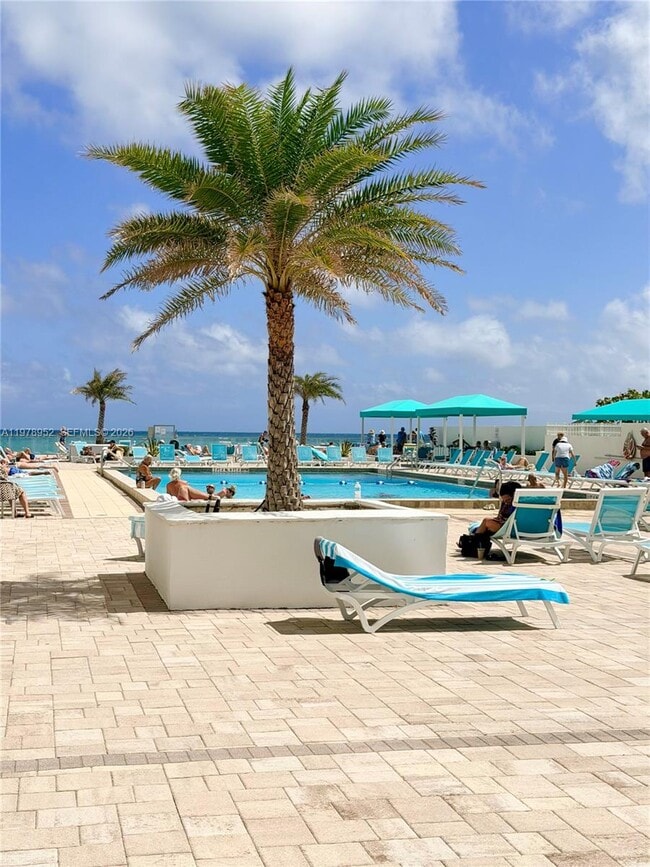 Building Photo - 3725 S Ocean Dr