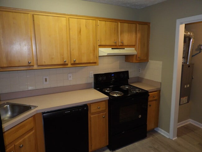 Building Photo - 244 Meadowview Dr