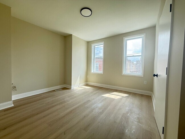 Building Photo - Three Bedroom Home in Baltimore