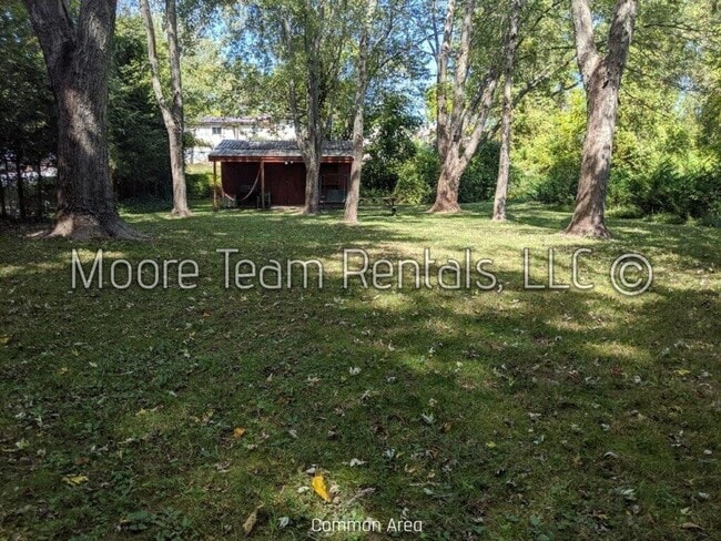 Building Photo - Cozy 2 Bed House with Deck & Yard