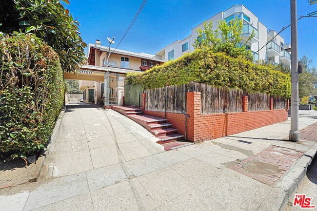 Building Photo - 7139 Hawthorn Ave