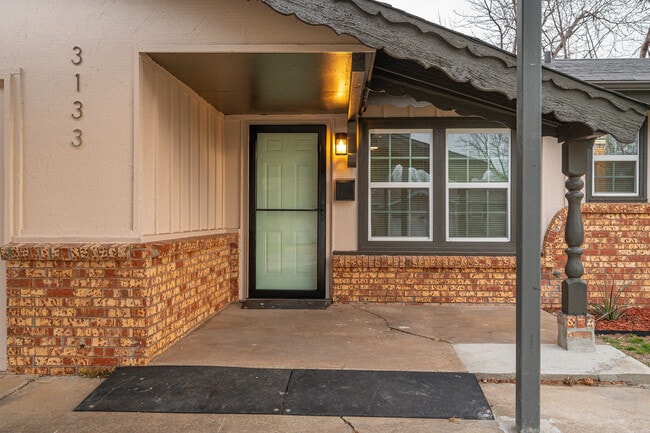 Building Photo - 3133 Delmar Rd