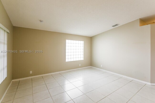 Building Photo - 10841 SW 14th Ct
