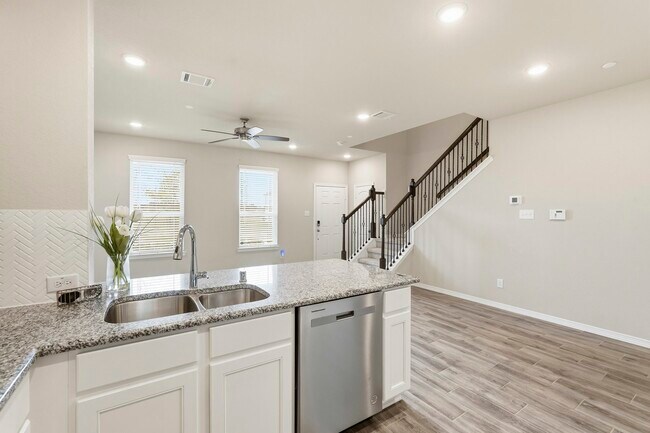 Building Photo - 8038 Scanlan Trce