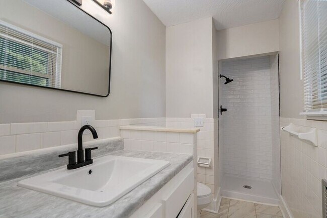 Building Photo - 972 N Boston Ln