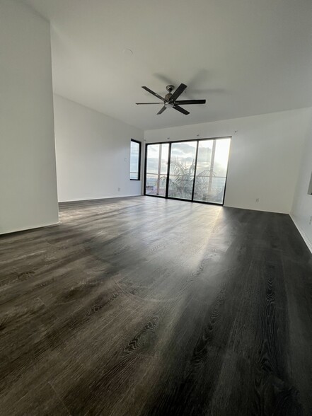 Building Photo - 2052 N Terrace Dr