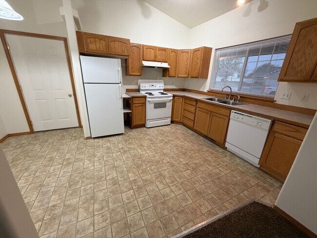 Building Photo - New paint! 4 Bedroom in West Pasco close to Maya Angelou Elementary!