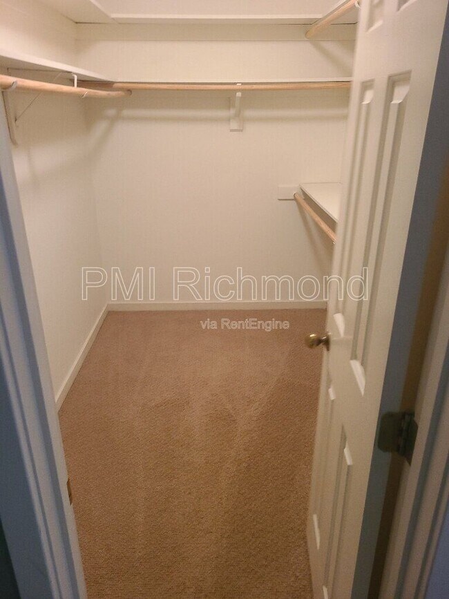 Building Photo - 10107 Hearthrock Ct