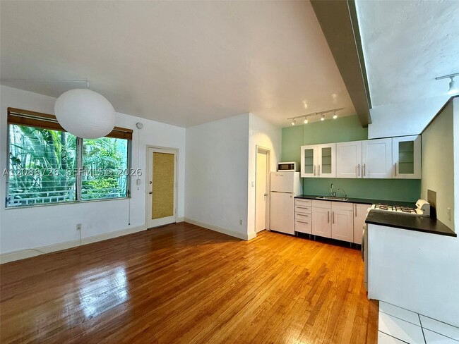 Building Photo - 135 3rd St