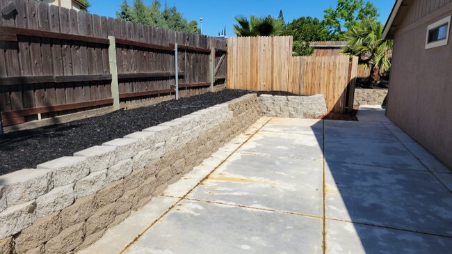 Building Photo - 5921 Clay Basket Dr