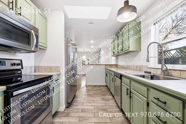 Building Photo - 1420 Chase St