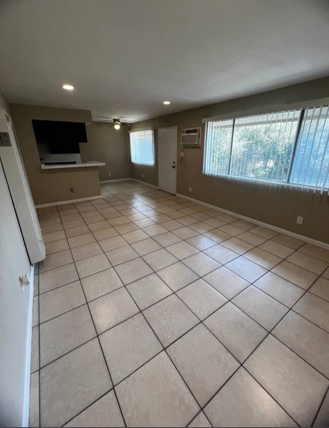 Building Photo - Curran Place Apartments