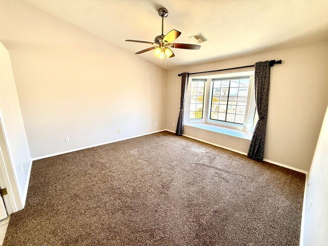 Building Photo - Custom 3 Bedroom, 2.5 Bath Home w/Bonus Ro...