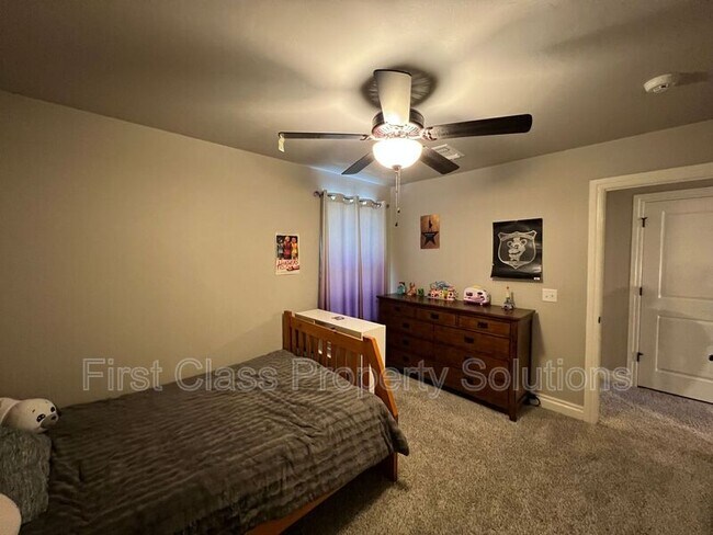 Building Photo - 3116 Drake Crest Dr