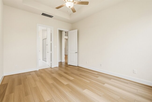 Building Photo - 4615 Bridgewood Dr