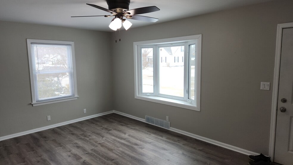 Building Photo - 2000 32nd St