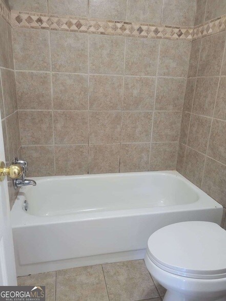 Building Photo - 487 Arbour Run