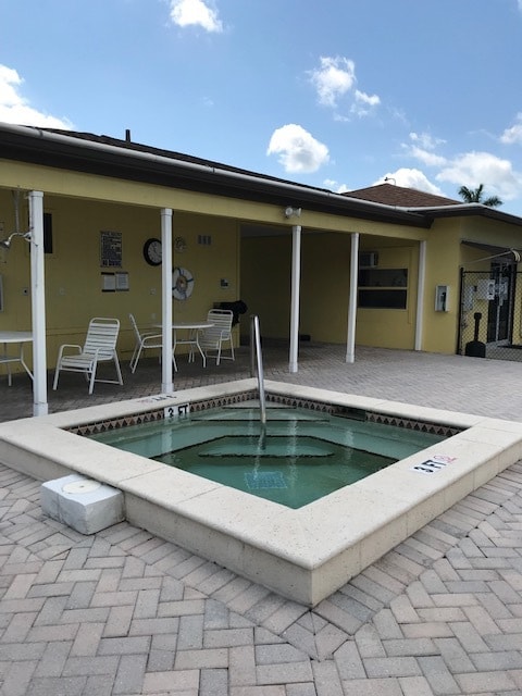 Building Photo - 16300 Pine Ridge Rd