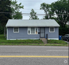 Building Photo - Cozy 3 Bedroom, 1 Bathroom Home