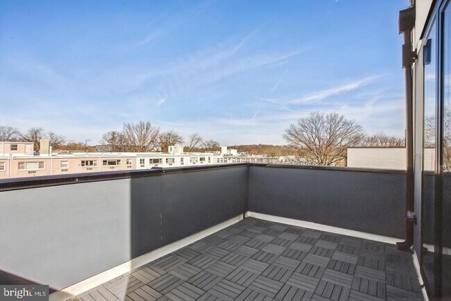 Building Photo - 611 Kennedy St NW