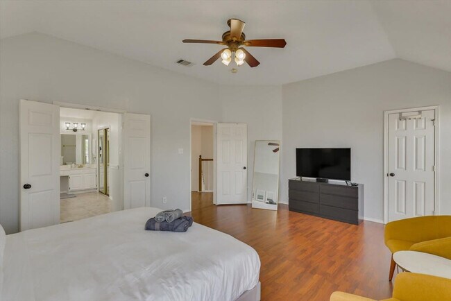 Building Photo - 7402 Brookhaven Dr