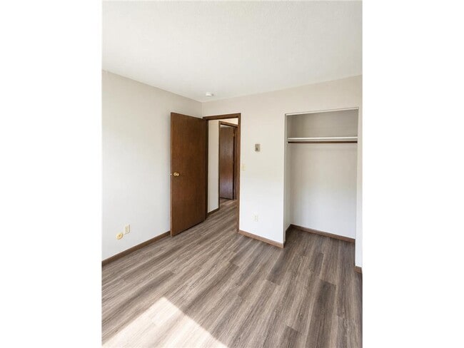 Building Photo - 105 S Hwy