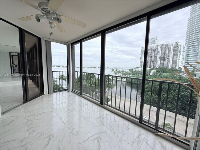 Building Photo - 1925 Brickell Ave