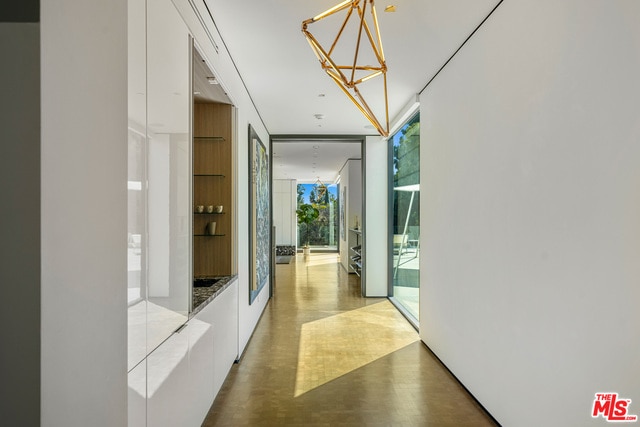 Building Photo - 809 N Rexford Dr