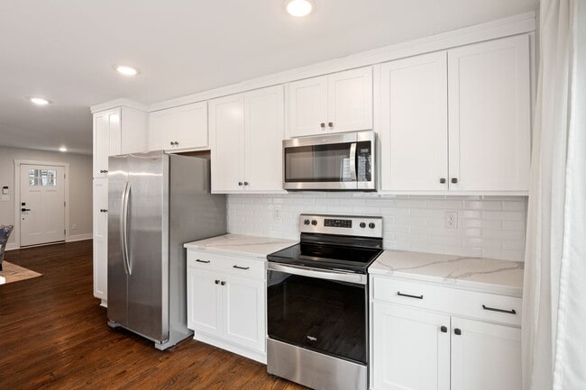 Building Photo - Cute 3BR Cottage in East Durham!  Available Now!