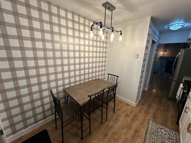 Building Photo - 308 Garnet St