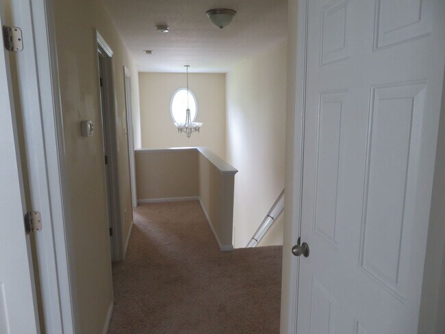 Building Photo - 3 Br 2.5 BA in Southwest