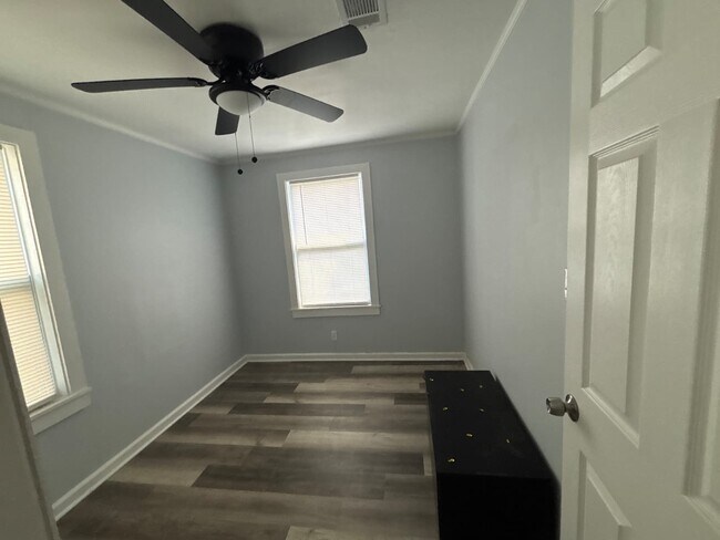 Building Photo - 1153 Auburn Dr