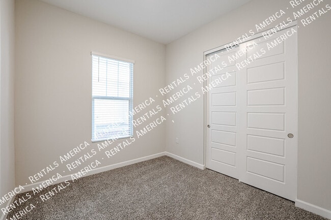 Building Photo - Desirable Community of Arabella