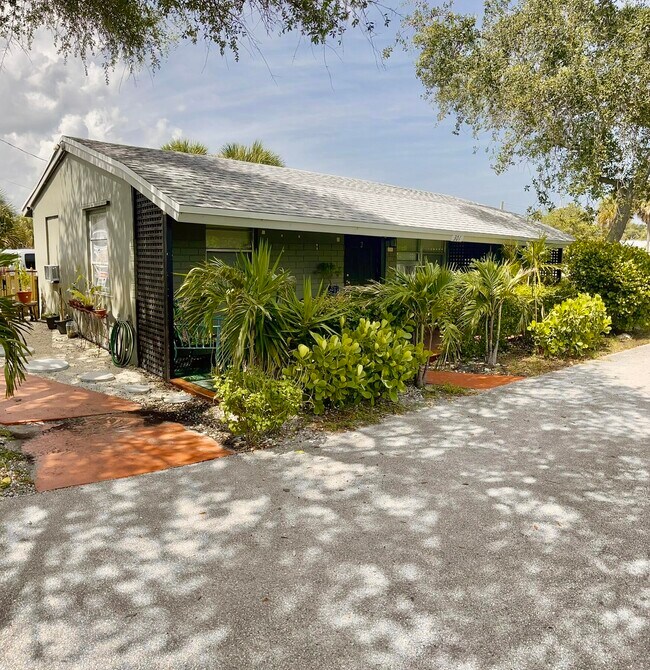 Building Photo - 301 Melody Ln