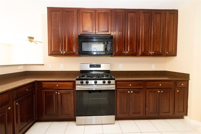 Building Photo - 2202 Crossmill Ln