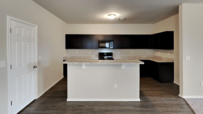 Building Photo - A Very Nice 3 Bedroom 2 Bath Home in Yukon Schools