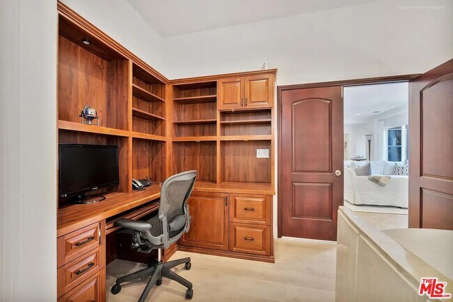 Building Photo - 14 Via Santa Velera