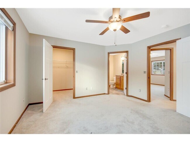 Building Photo - 463 Martin Way